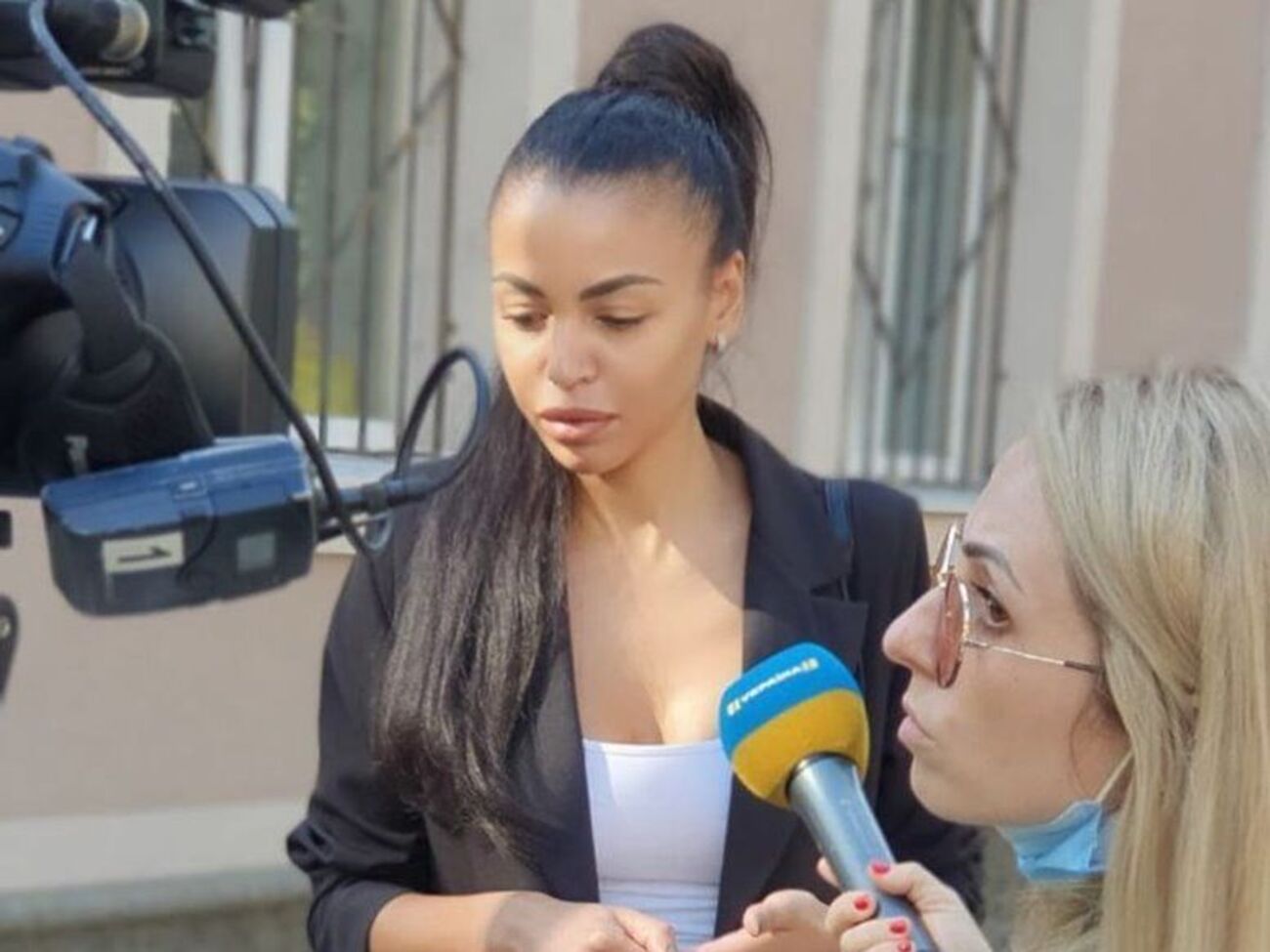 Ололо заявила, что бывший гражданский муж рэпер Серега поднимал на нее руку