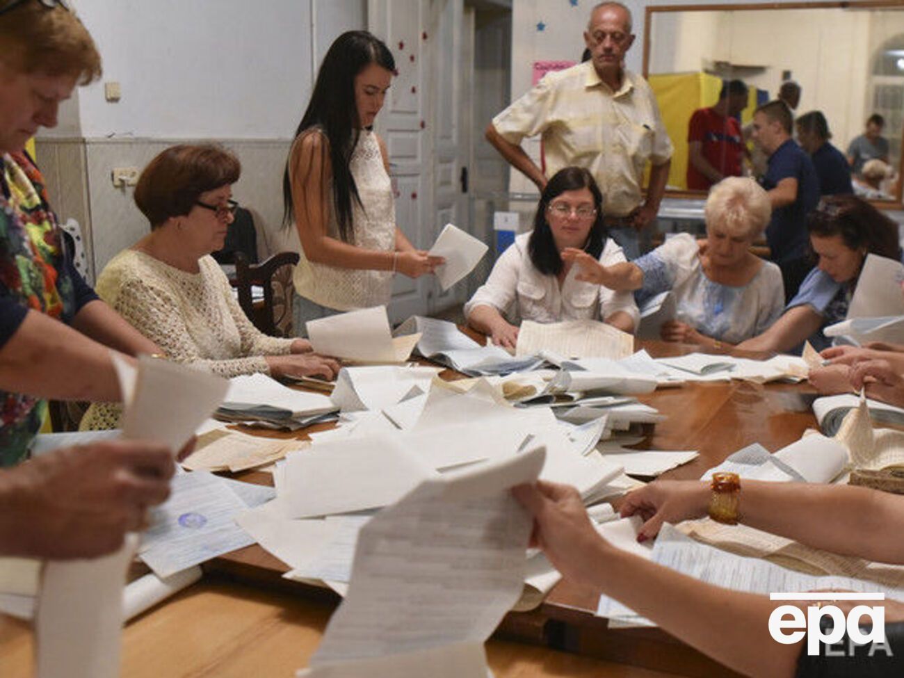 Місцеві вибори призначено на 25 жовтня на всіх територіях України, окрім тимчасово окупованих