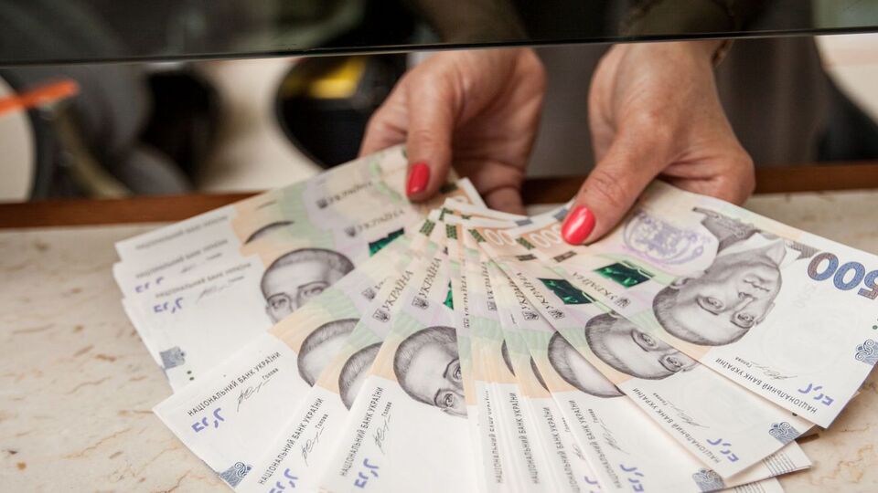 13 апреля Верховная Рада ограничила предельный размер зарплат отдельных категорий чиновников