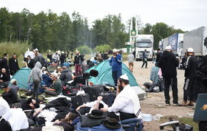 Тысячи хасидов пытаются въехать в Украину с территории Беларуси