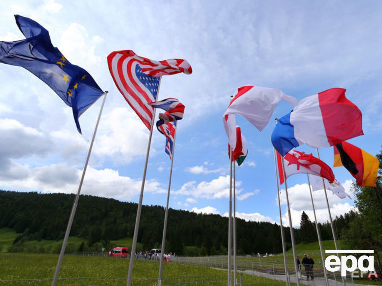 В "Большой семерке" призвали Украину обеспечить независимость НБУ и антикоррупционных органов