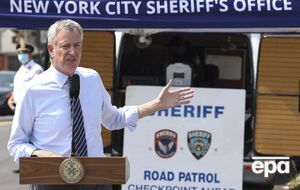 Мэр Нью-Йорка уходит в вынужденный отпуск