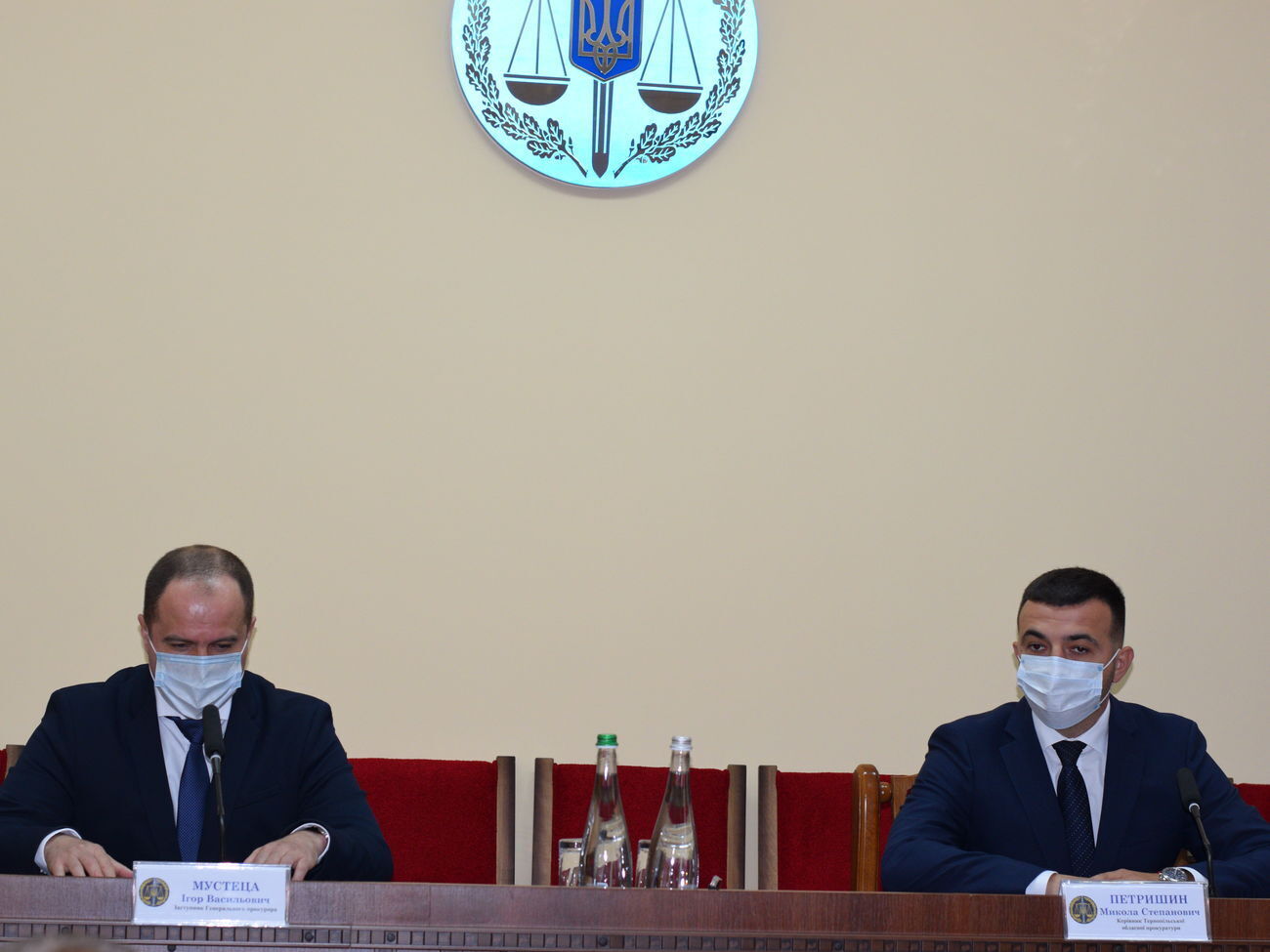 Петришина (справа) только в понедельник представили в новой должности