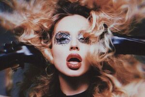 Loboda: Як добре цього вечора біля моря; як легко і спокійно; ось якби тебе ще поруч...