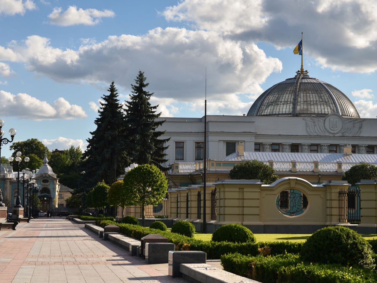 Порівняно з парламентськими рейтингами партій найвідчутніших електоральних втрат на місцевому рівні зазнає "Слуга народу"
