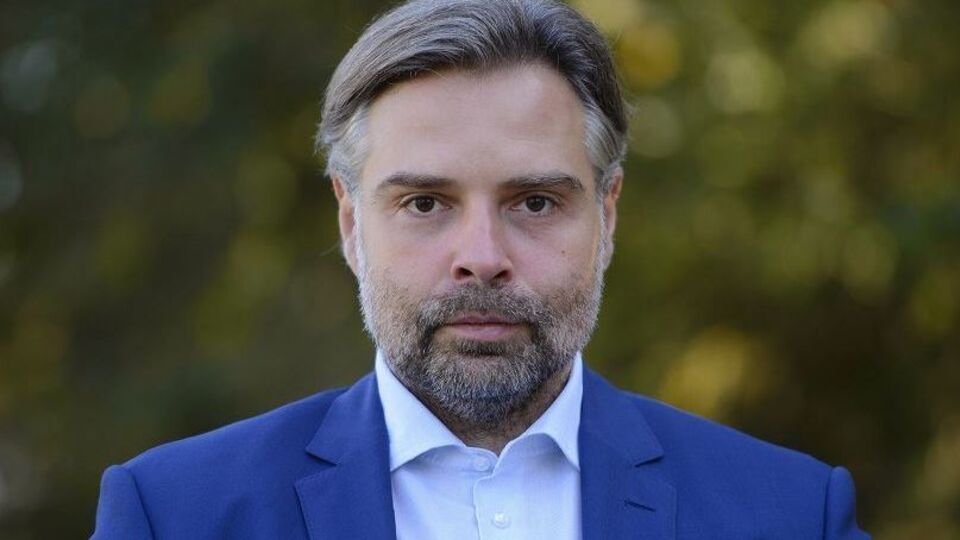 Каленков: Тоді будуть справедливі ставки на залізниці, тоді вантажовідправники будуть знати, що вони можуть заплатити адекватні гроші й отримати хороші послуги, і тоді потік вантажу піде з доріг на залізничний транспорт