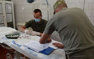 В больницах с коронавирусом находятся 14 украинских военнослужащих