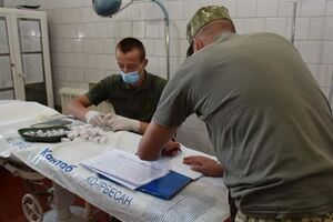 В больницах с коронавирусом находятся 14 украинских военнослужащих