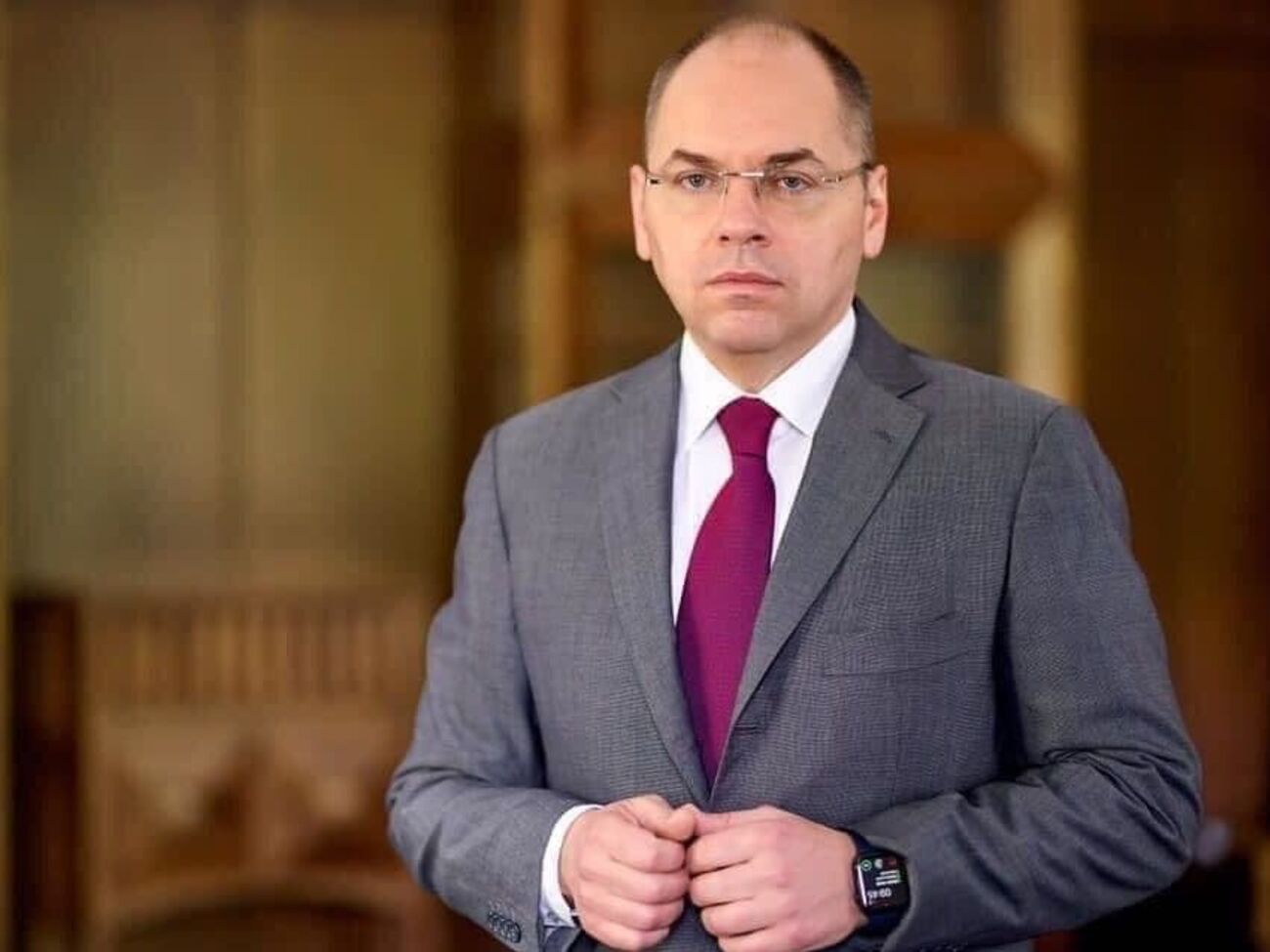 Людина з COVID-19 має звернутися до територіальної виборчої комісії, щоб проголосувати вдома, розповів Степанов