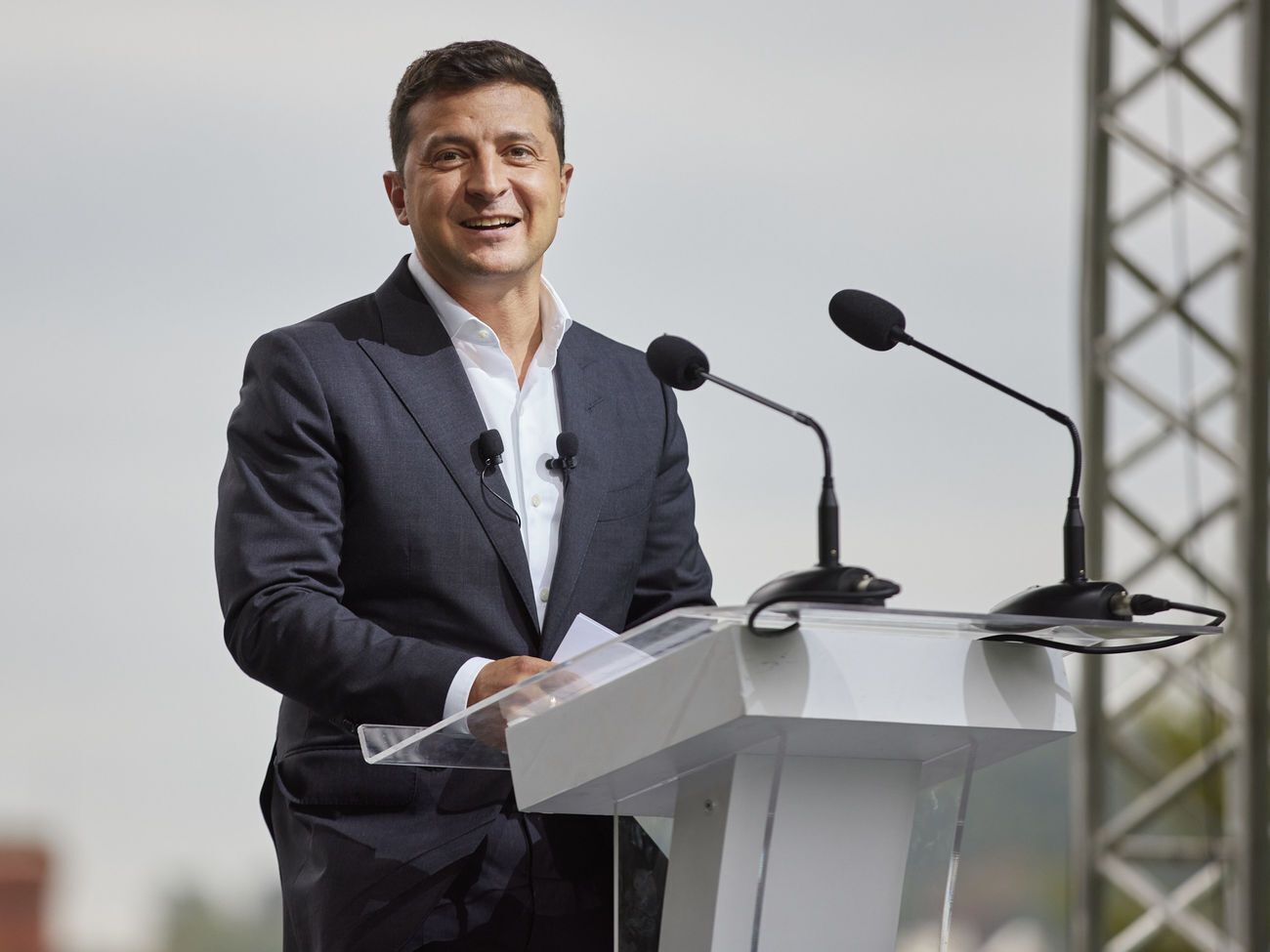 Зеленский отметил, что регионы Украины получили "значительные полномочия и финансирование"