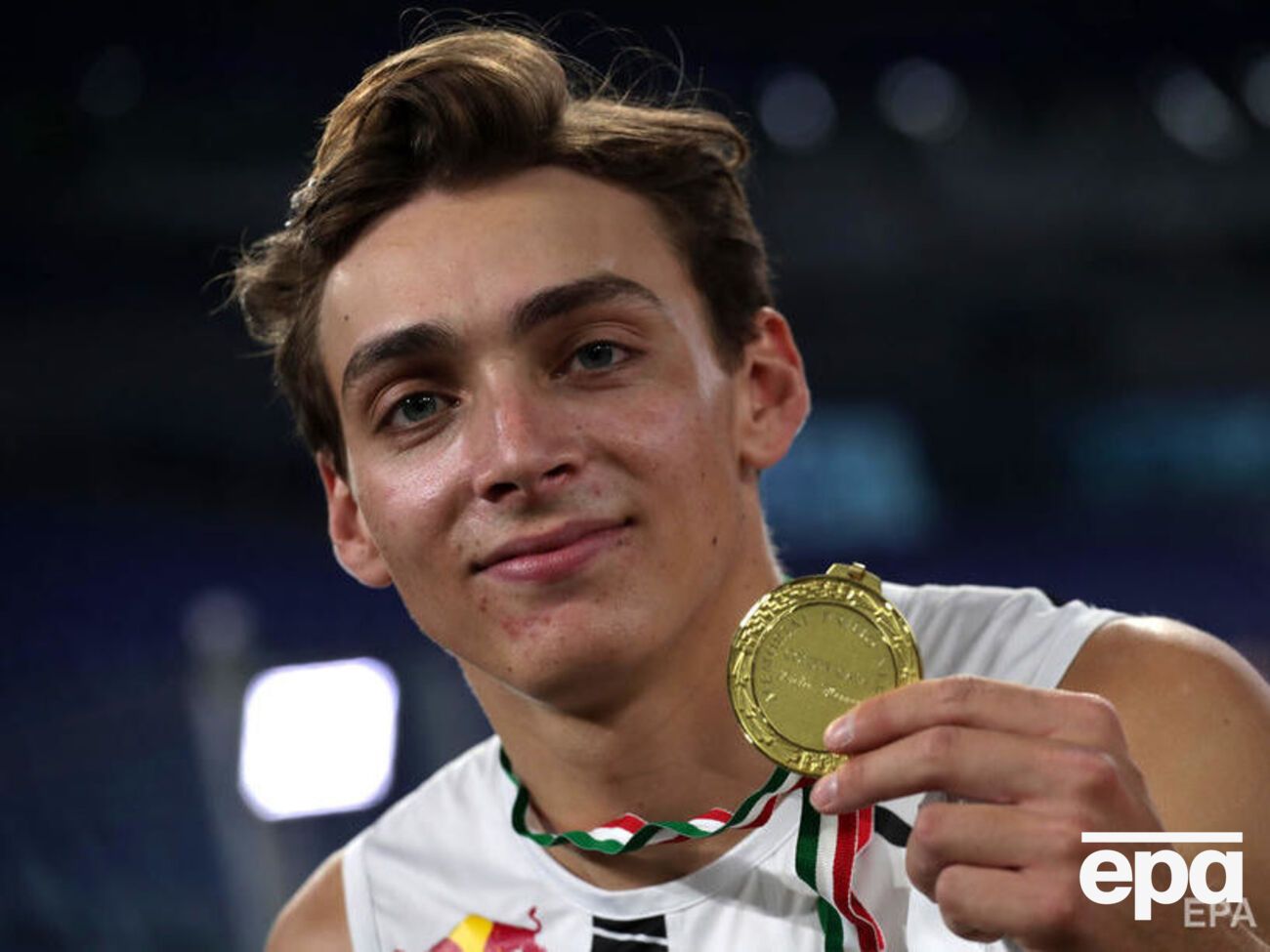 Дюплантис преодолел высоту в 6,15 м