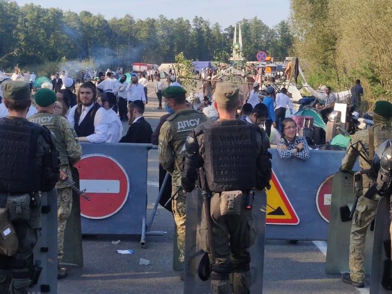 Поблизу пункту пропуску "Нові Яриловичі" залишається приблизно 600 людей