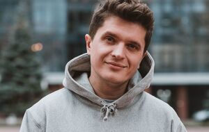 Анатолий Анатолич: Дедушка, твой внук – прекрасный, замечательный. Правнучки у тебя замечательные. Если у тебя все хорошо, напиши нам