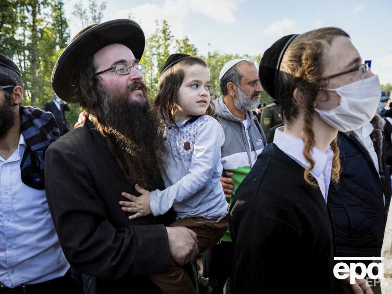 Несколько дней хасиды ждали, что украинские власти дадут добро на их поездку в Умань