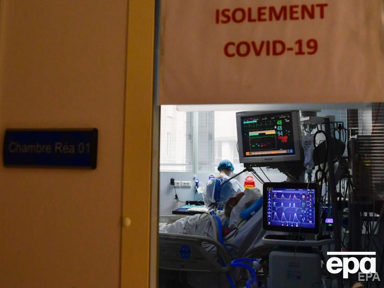У Франції зіткнулися з різким зростанням захворюваності на COVID-19