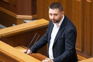Арахамия считает, что партии власти выгоднее проиграть местные выборы