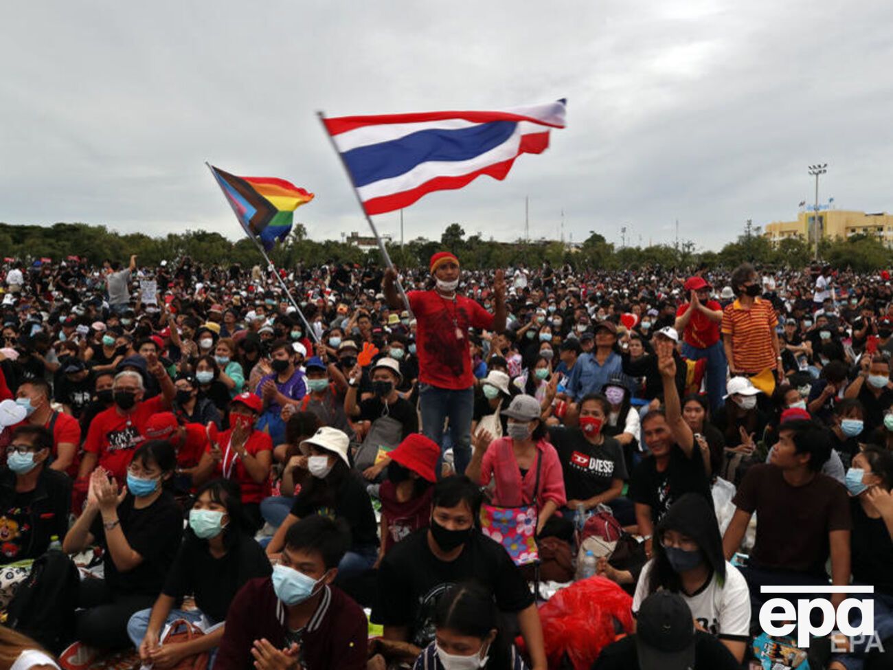 Протестующие требуют принять новую конституцию Таиланда