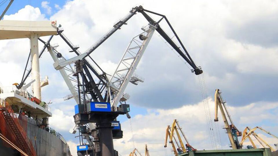 У зверненні йдеться про те, що робота буксира може наражати на небезпеку як порт і його працівників, так і населені пункти навколо нього