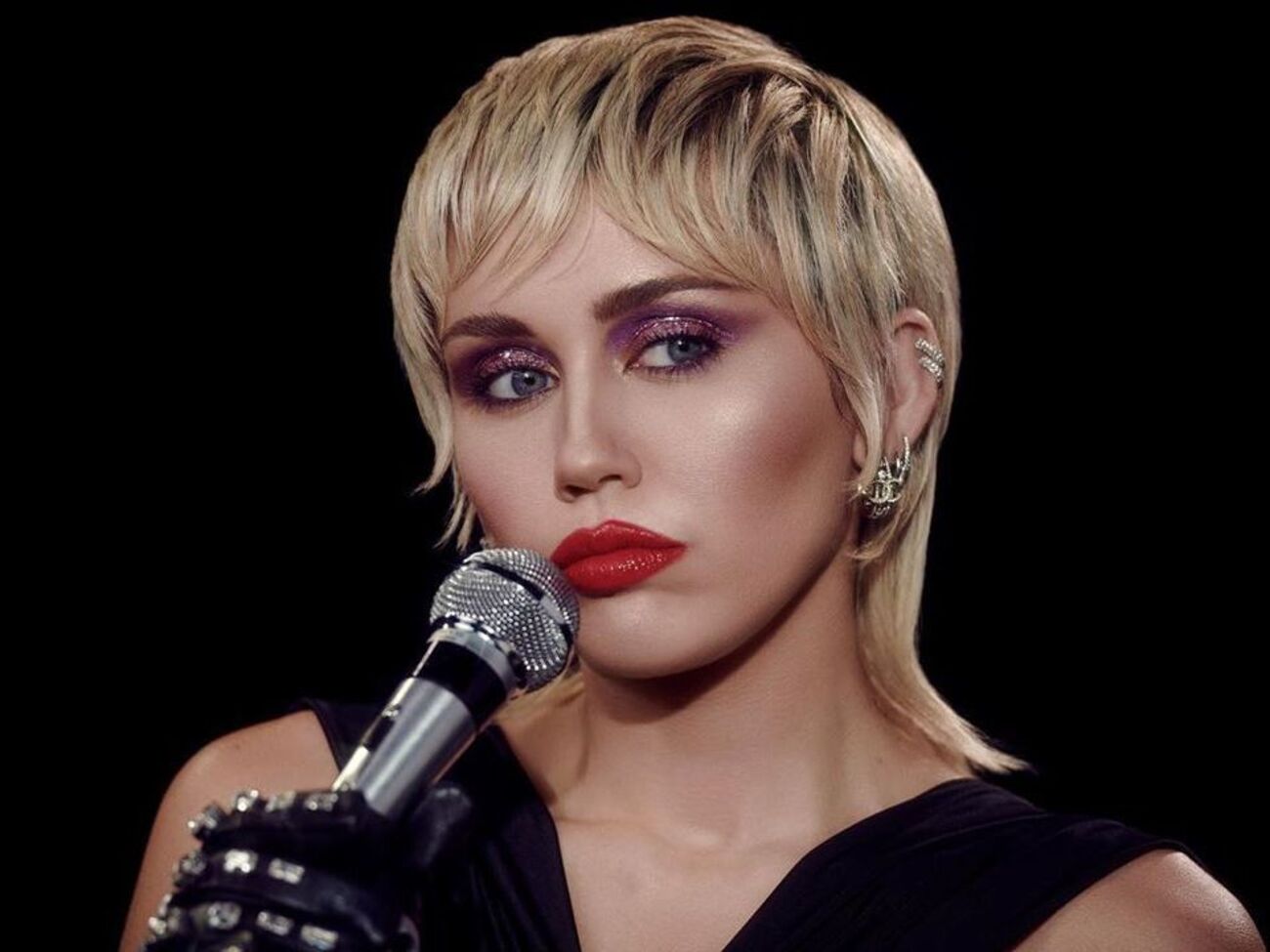 Сайрус знялася у відвертому образі