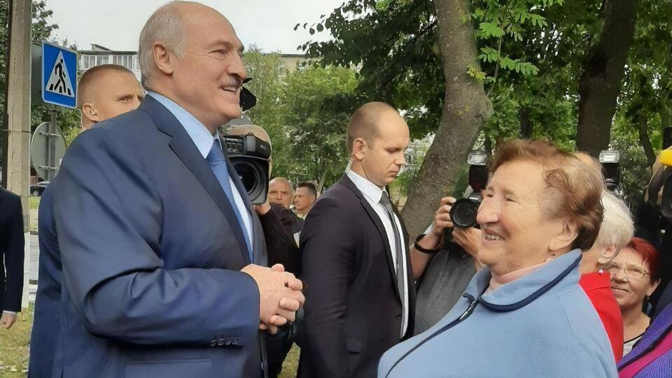 За офіційними даними, перемогу у виборах здобув Лукашенко