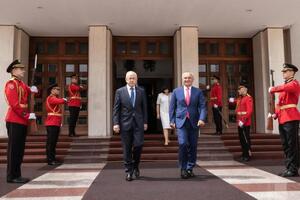 Президент Албании Мета (справа) принял первого посла Украины в этой стране Шкурова