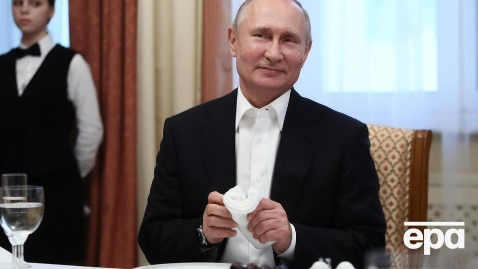 Путин занимает должность президента с 2000 года с перерывом в четыре года