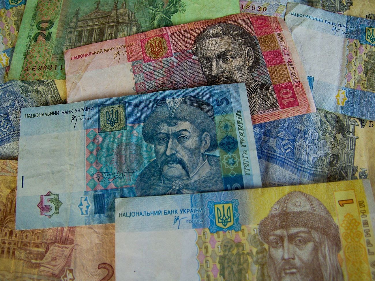 Сейчас на украинских банкнотах князья Владимир Великий и Ярослав Мудрый изображены с бородами, а на старых купюрах – без них