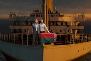 Фотожаба на то, как Кива и Медведчук вывесили в Раде государственный флаг Беларуси