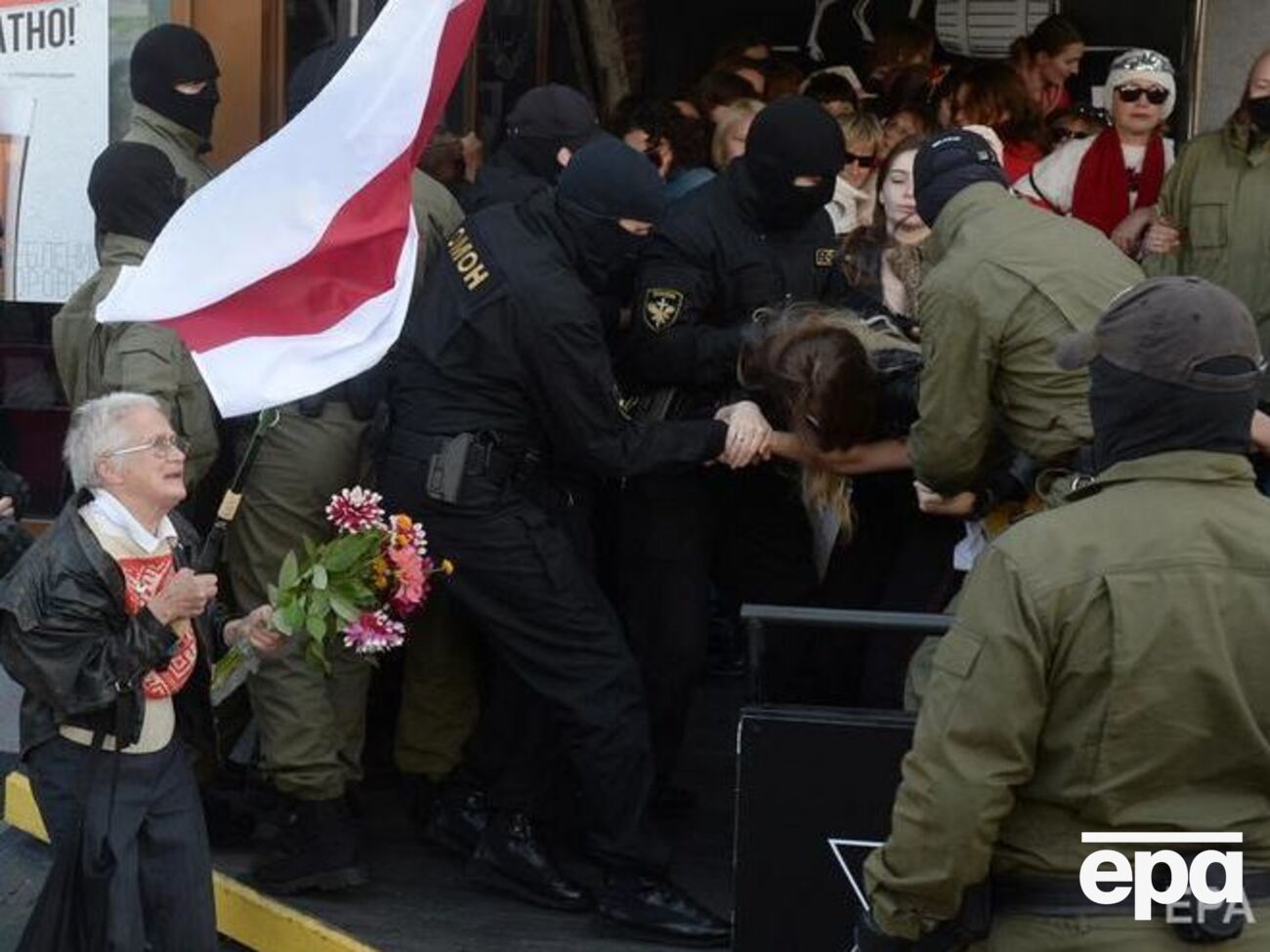 В базе NEXTA более тысячи офицеров МВД