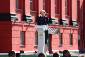 Политики выступали на фоне главного корпуса Киевского нацуниверситета