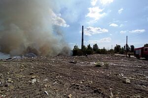Пожар начался на свалке и перекинулся на торфяники