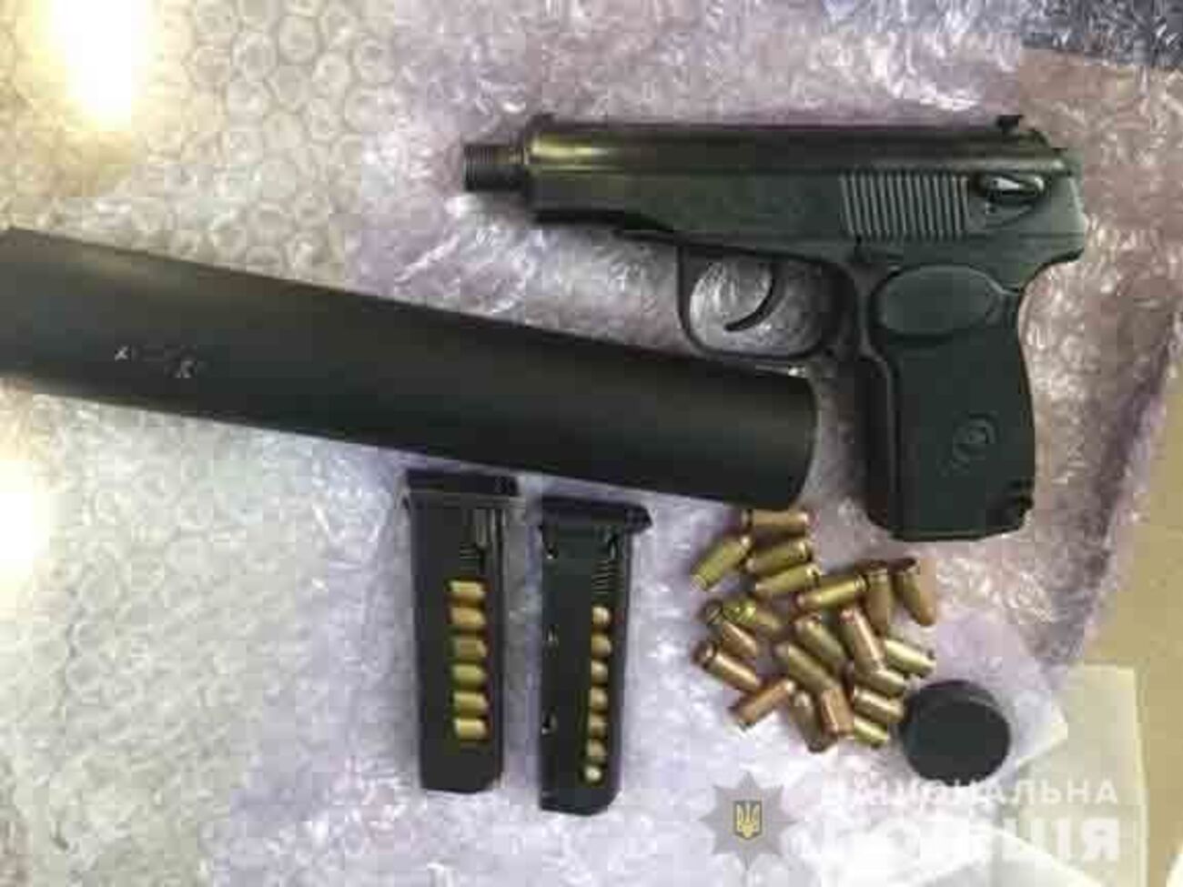 Затриманим загрожує покарання у вигляді позбавлення волі на строк від п'яти до 10 років