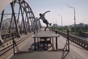 Тимофеев установил национальный рекорд Украины, сделав сальто между двумя движущимися грузовиками