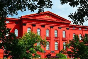 Партія "Слуга народу" провела в червоному корпусі КНУ передвиборчий захід, студенти назвали його незаконним