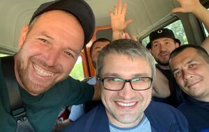 Мемедеминов (в центре) отбыл весь срок заключения в российской колонии якобы за публичные призывы к террористической деятельности