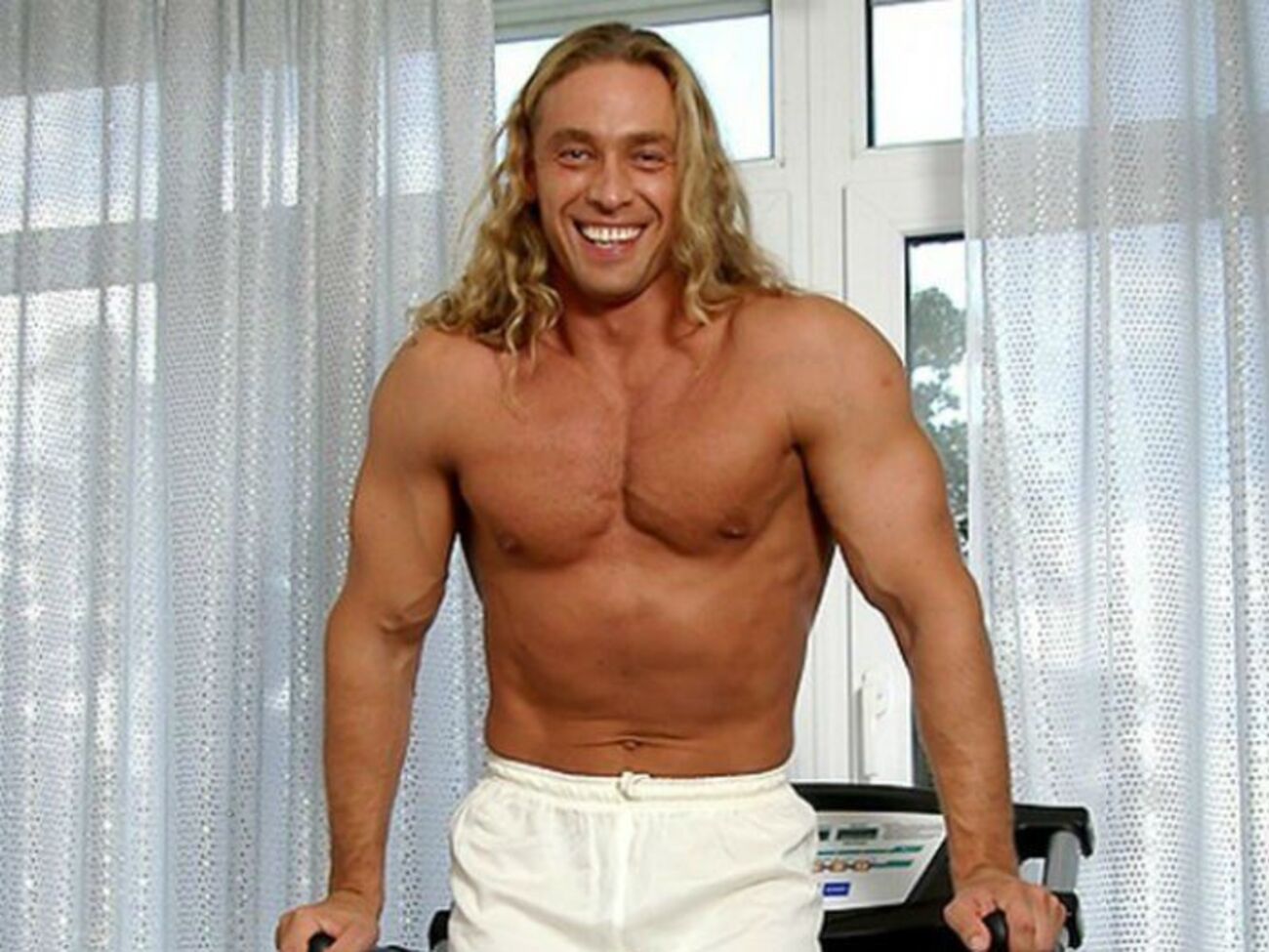 Тарзан:&nbsp;У вас, господа организаторы всей этой грязной пены, нет задержки? Может быть, это обсудим на всю страну?