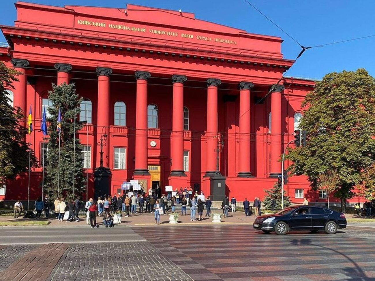 Акція проходить мирно і без використання політичної символіки