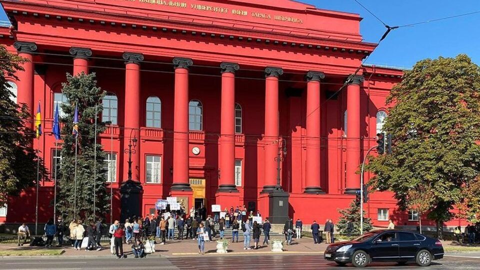 Акція проходить мирно і без використання політичної символіки