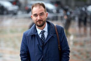 Сьогодні Юрченко прийшов до суду із двома адвокатами
