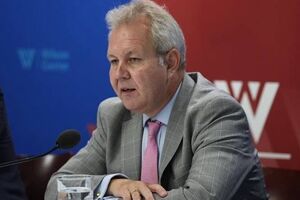 "Погоня за вакциной" от COVID-19 напоминает соревнование сверхдержав за высадку на Луну или гонку вооружений времен холодной войны