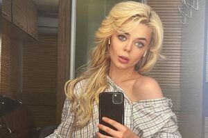 Grosu народилася в Чернівцях