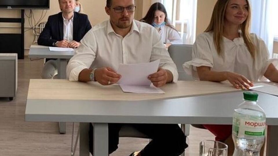 Усик (на передньому плані) їздив складати іспити з Данилевичем