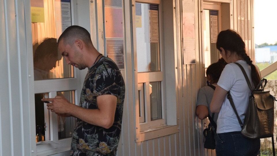 Прикордонники повідомляли, що не пропускають на підконтрольну українському урядові територію громадян, які не погоджуються на самоізоляцію з використанням "Дій вдома"