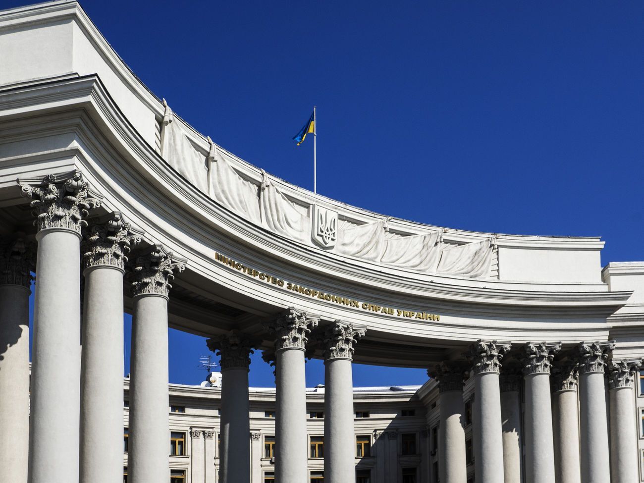 17 августа впервые в истории украинско-белорусских отношений МИД Украины вызвал своего посла для консультаций в Киев