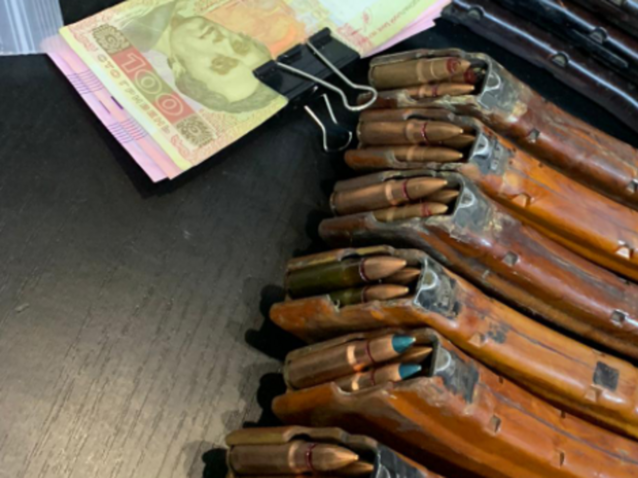 Поліцейського підозрюють у незаконному придбанні та зберіганні боєприпасів