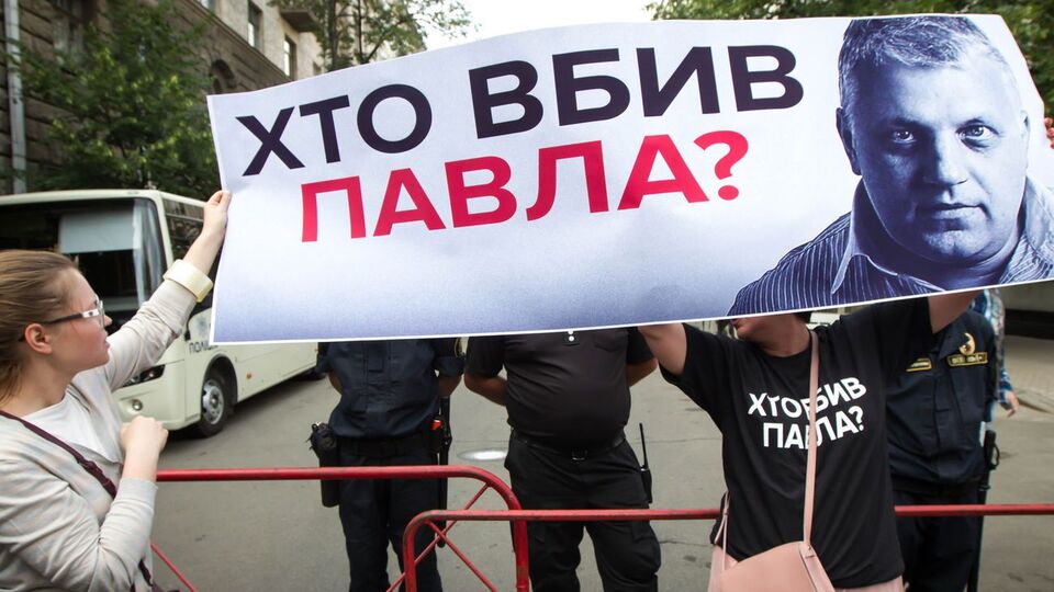 За убийство Шеремета судят военную медсестру, музыканта и детского хирурга; тем временем в СМИ появилась альтернативная версия событий