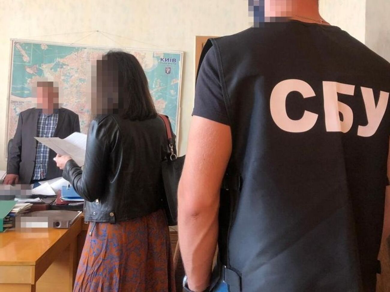 Руководителю госпредприятия и его сообщнику сообщили о подозрениях