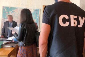 Руководителю госпредприятия и его сообщнику сообщили о подозрениях