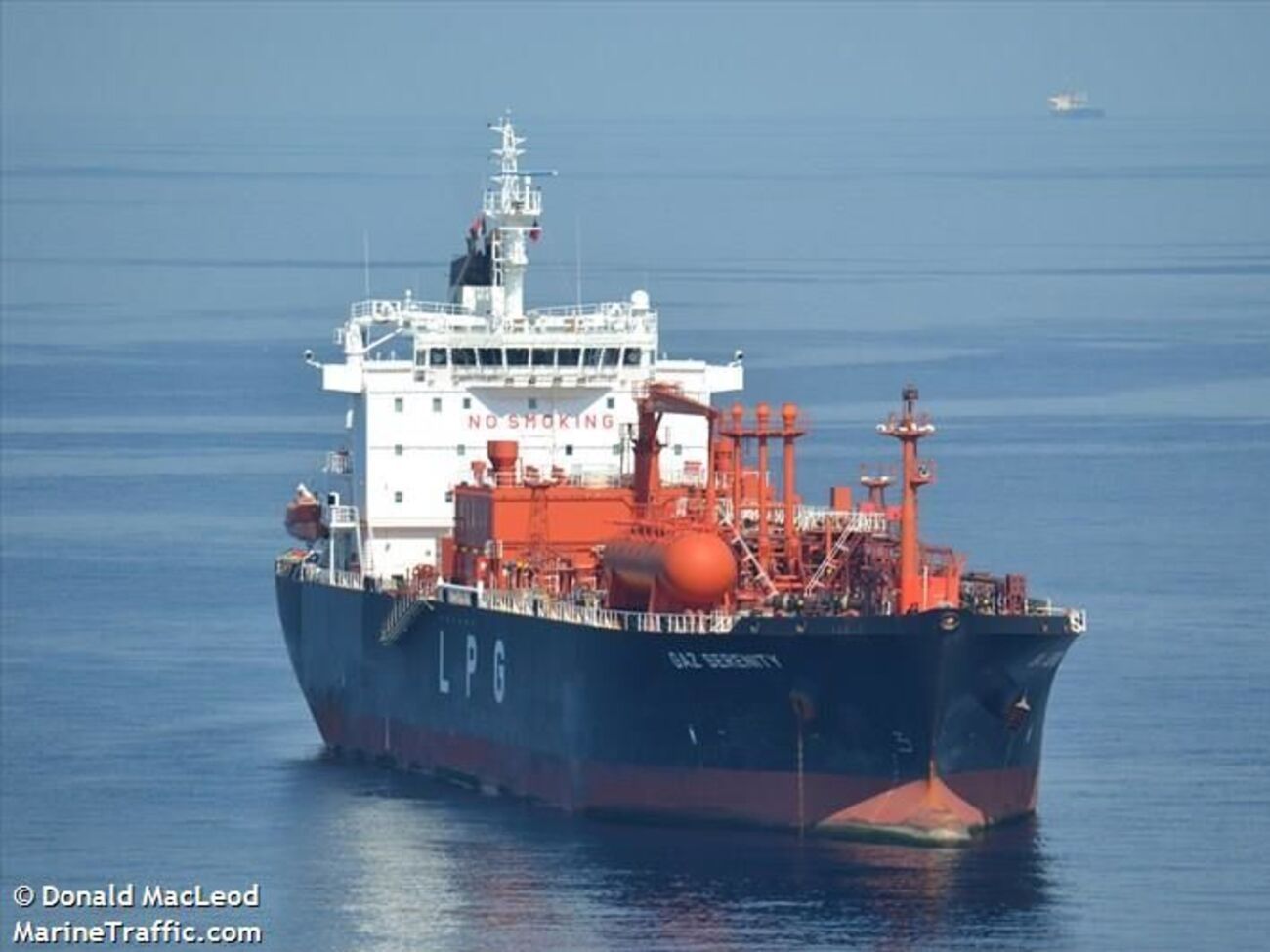 "Витязь" провів до причалу в порту Південний перше судно – танкер Gaz Serenity (на фото)