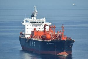 "Витязь" провів до причалу в порту Південний перше судно – танкер Gaz Serenity (на фото)